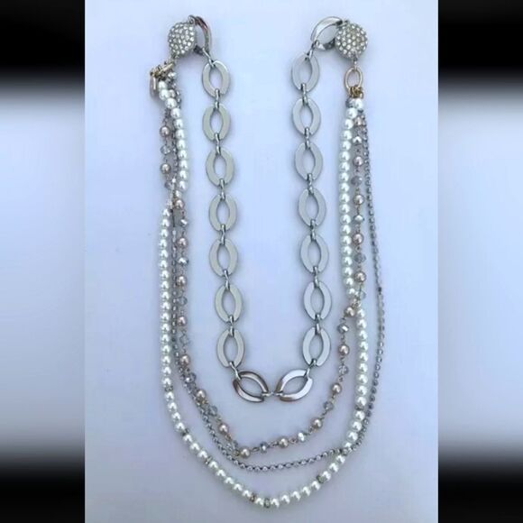 WHITEHOUSE BLACK MARKET SILVERTONE 3 STRAND CUT CRYSTAL FAUX PEARL NECKLACE NWOT - Picture 1 of 2